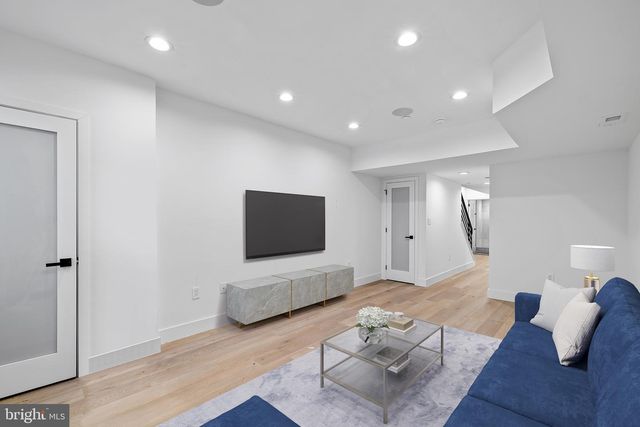 2130 SPRING ST, Philadelphia, PA 19103