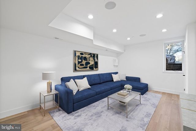 2130 SPRING ST, Philadelphia, PA 19103