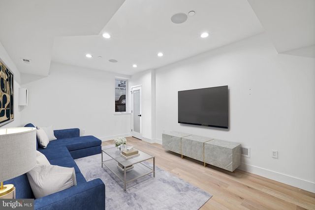 2130 SPRING ST, Philadelphia, PA 19103