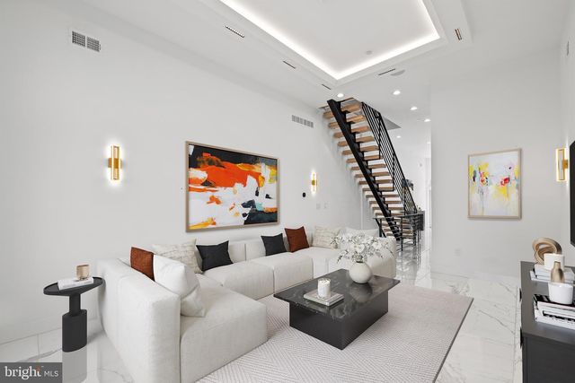 2130 SPRING ST, Philadelphia, PA 19103