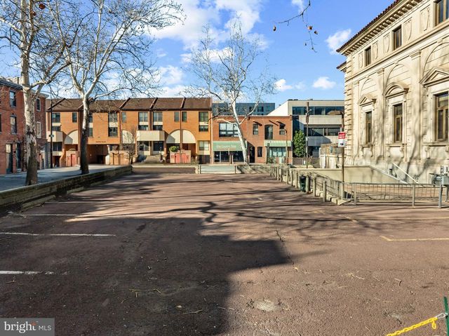 2130 SPRING ST, Philadelphia, PA 19103