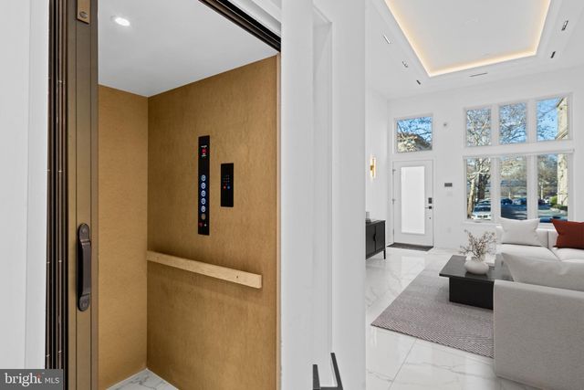 2130 SPRING ST, Philadelphia, PA 19103