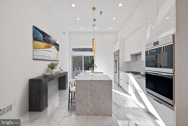 2130 SPRING ST, Philadelphia, PA 19103