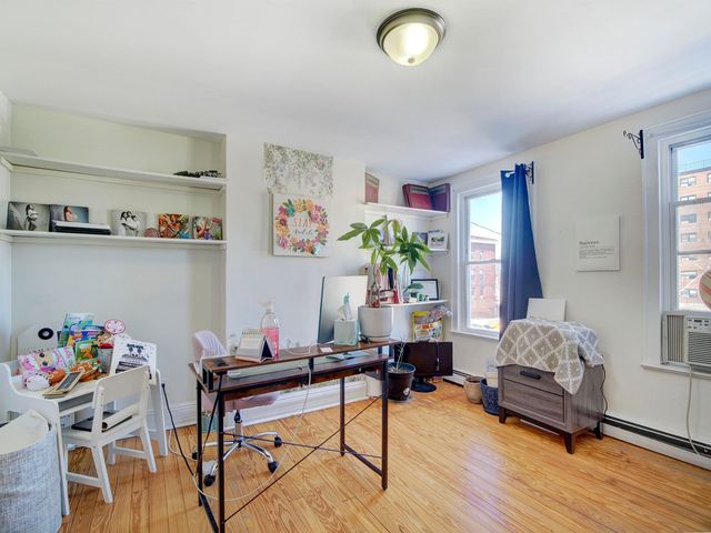 26 EAST 49TH ST, Bayonne, NJ 07002