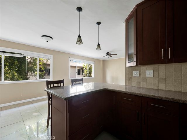 18547 Collins Street B24, Tarzana, CA 91356