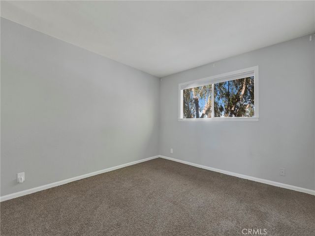 18547 Collins Street B24, Tarzana, CA 91356