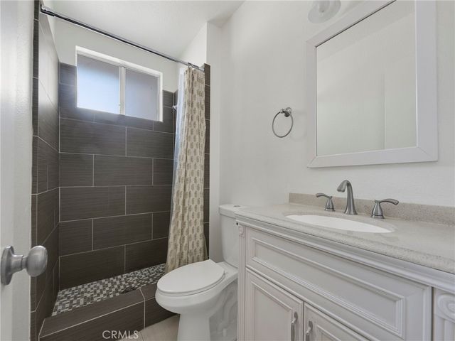 18547 Collins Street B24, Tarzana, CA 91356