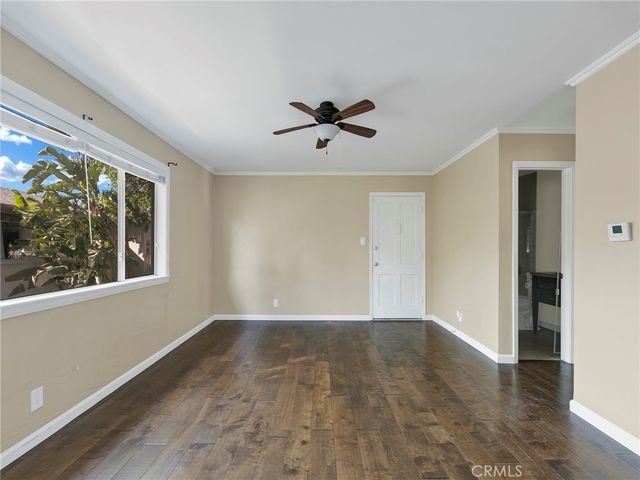 18547 Collins Street B24, Tarzana, CA 91356