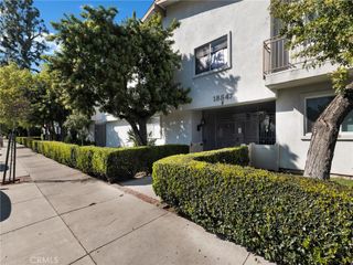 18547 Collins Street B24, Tarzana, CA 91356