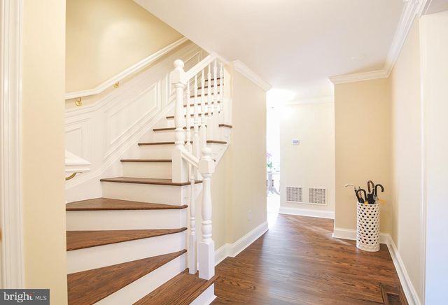 2504 W MEREDITH DR, Vienna, VA 22181