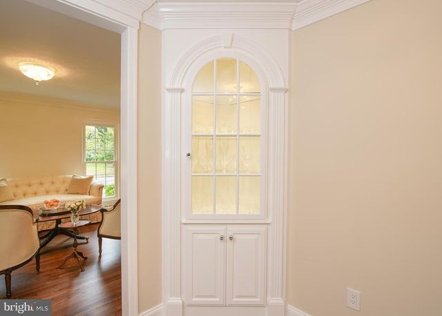 2504 W MEREDITH DR, Vienna, VA 22181
