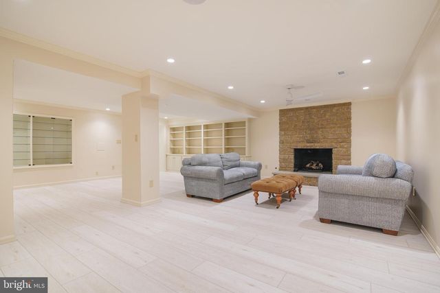 2504 W MEREDITH DR, Vienna, VA 22181