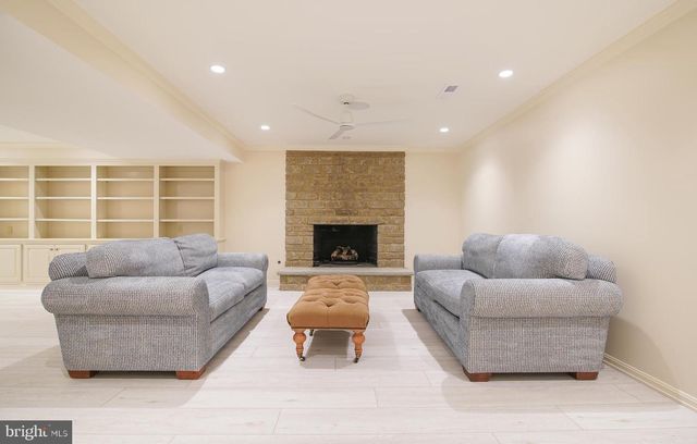 2504 W MEREDITH DR, Vienna, VA 22181