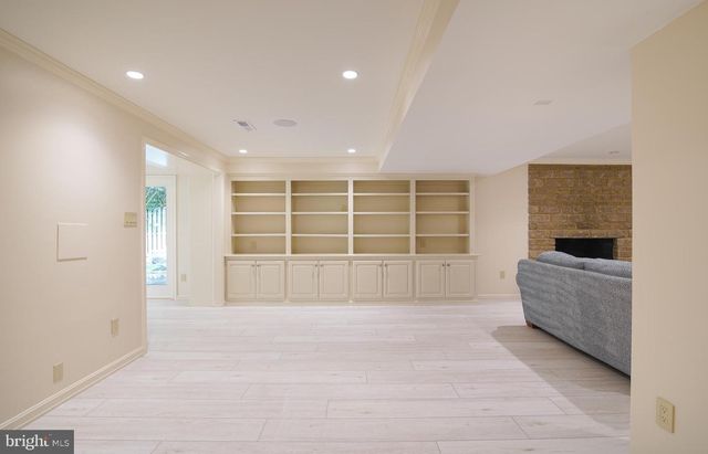 2504 W MEREDITH DR, Vienna, VA 22181
