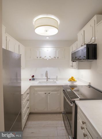 2504 W MEREDITH DR, Vienna, VA 22181