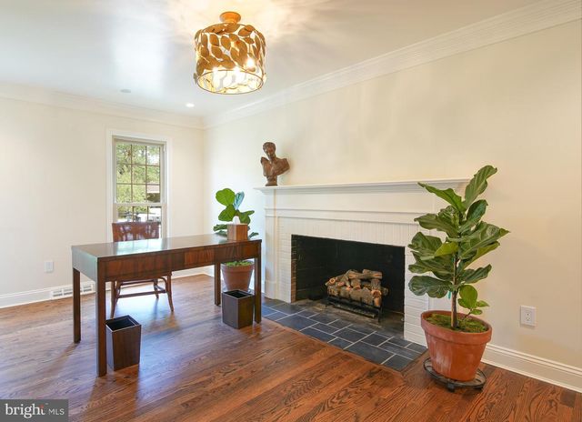 2504 W MEREDITH DR, Vienna, VA 22181