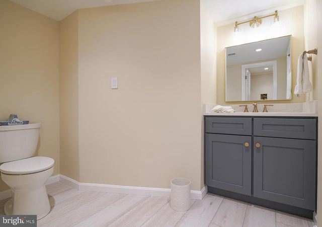 2504 W MEREDITH DR, Vienna, VA 22181