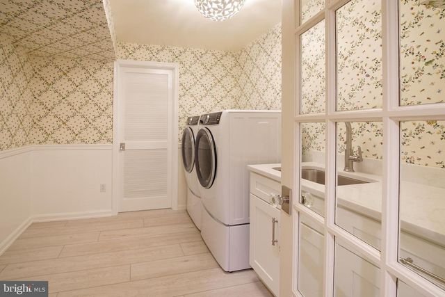 2504 W MEREDITH DR, Vienna, VA 22181