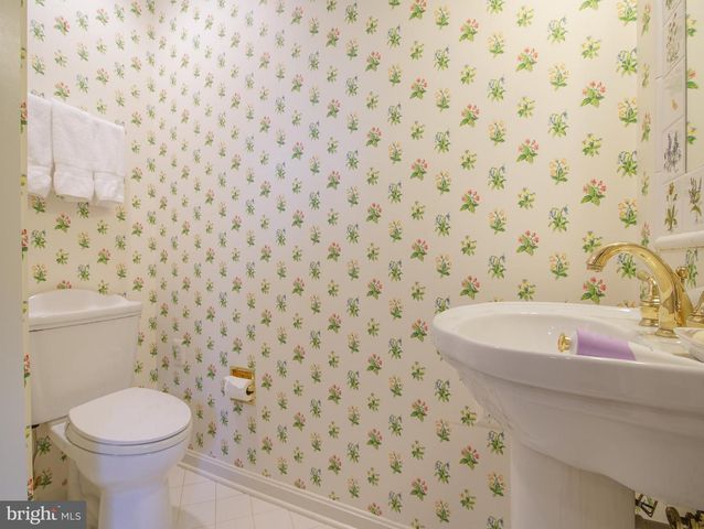 2504 W MEREDITH DR, Vienna, VA 22181
