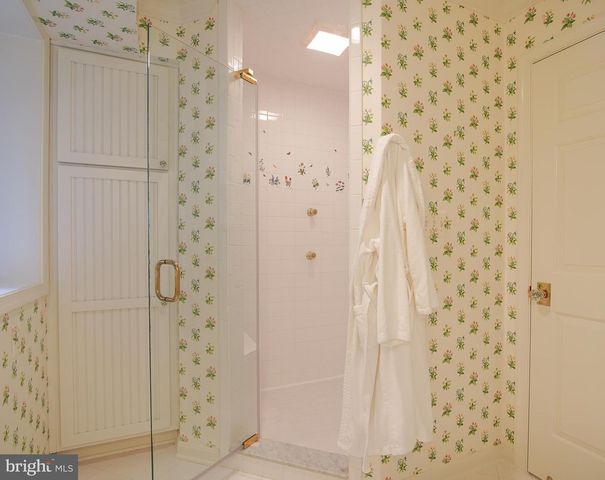 2504 W MEREDITH DR, Vienna, VA 22181