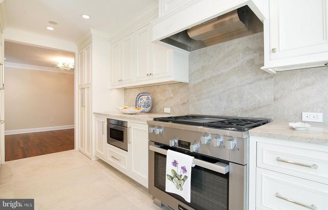 2504 W MEREDITH DR, Vienna, VA 22181