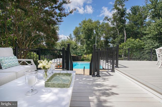 2504 W MEREDITH DR, Vienna, VA 22181