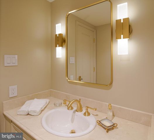 2504 W MEREDITH DR, Vienna, VA 22181