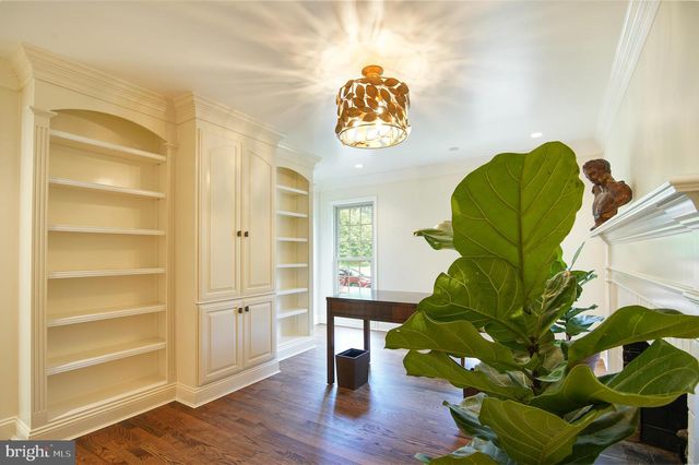 2504 W MEREDITH DR, Vienna, VA 22181