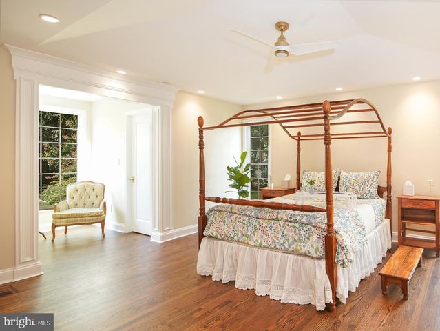 2504 W MEREDITH DR, Vienna, VA 22181