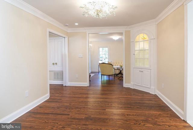 2504 W MEREDITH DR, Vienna, VA 22181