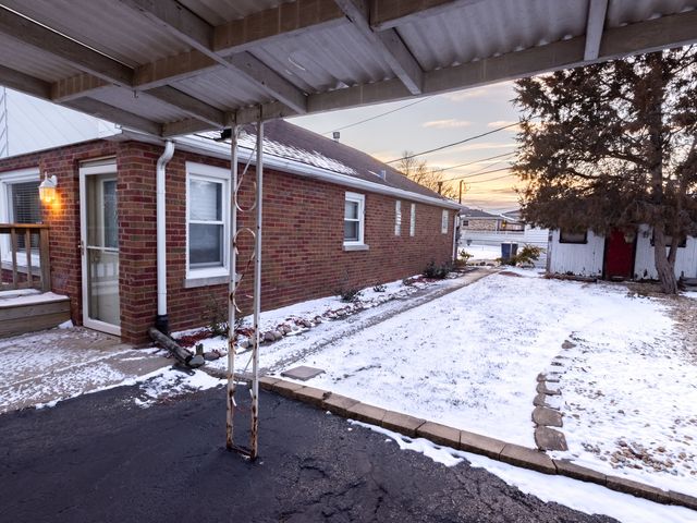 9170 Crescent Court, Oak Lawn, IL 60453