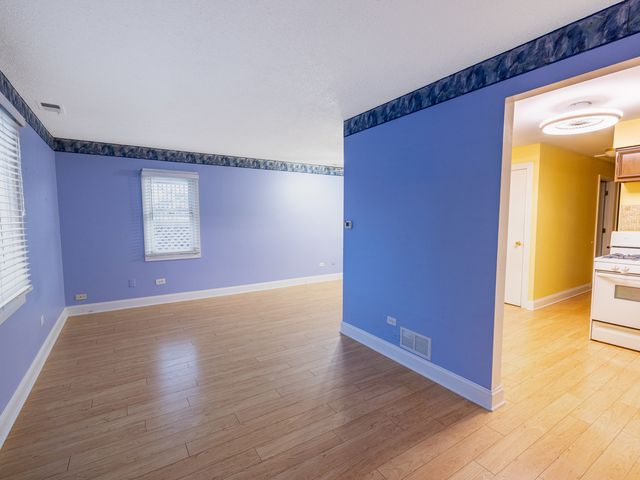 9170 Crescent Court, Oak Lawn, IL 60453