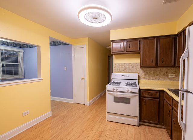 9170 Crescent Court, Oak Lawn, IL 60453