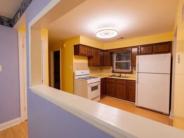 9170 Crescent Court, Oak Lawn, IL 60453