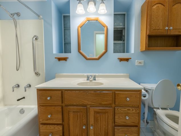 9170 Crescent Court, Oak Lawn, IL 60453