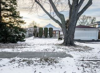 9170 Crescent Court, Oak Lawn, IL 60453