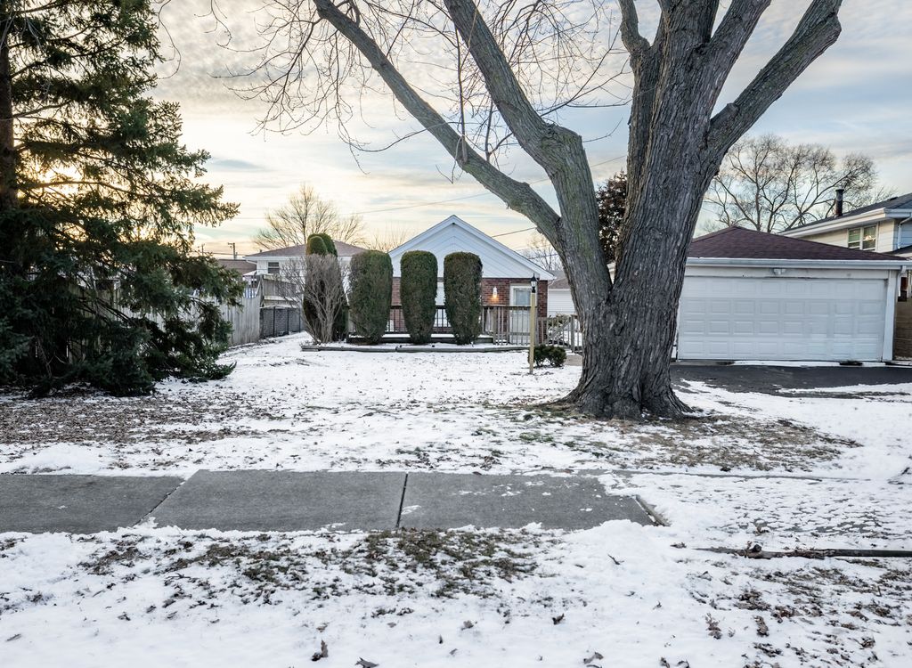 9170 Crescent Court, Oak Lawn, IL 60453