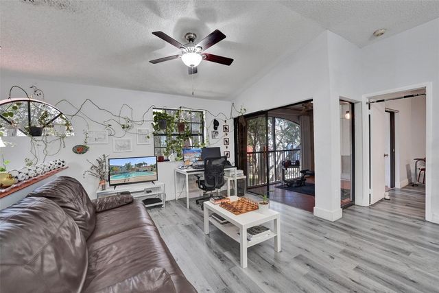 11970 NW 11th Street 11970, Pembroke Pines, FL 33026