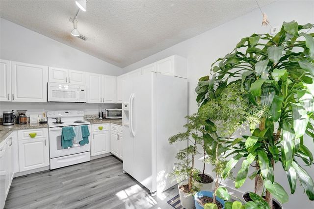 11970 NW 11th Street 11970, Pembroke Pines, FL 33026