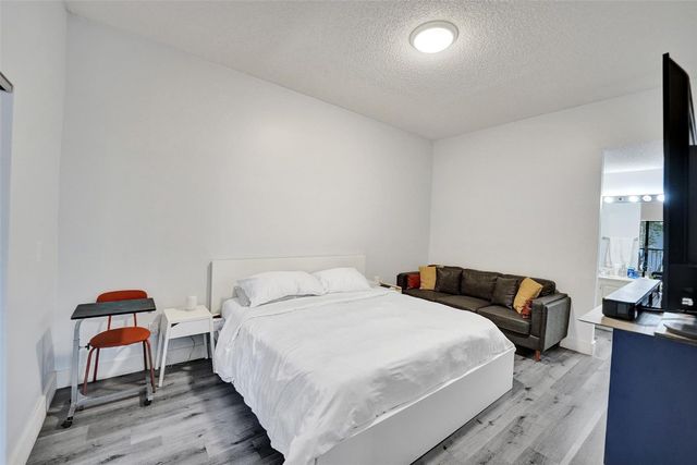 11970 NW 11th Street 11970, Pembroke Pines, FL 33026