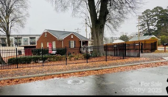 400 Bowman Road 1, Charlotte, NC 28217