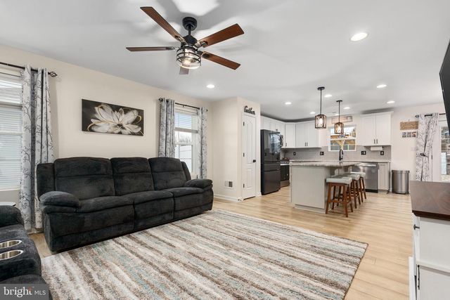 26 CHESTERFIELD RD, New Oxford, PA 17350