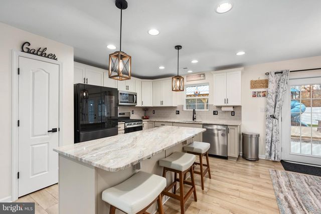 26 CHESTERFIELD RD, New Oxford, PA 17350