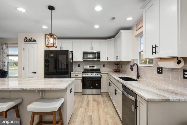 26 CHESTERFIELD RD, New Oxford, PA 17350