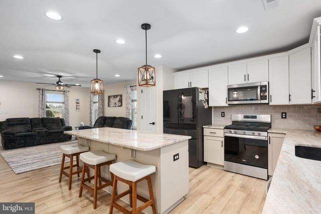 26 CHESTERFIELD RD, New Oxford, PA 17350