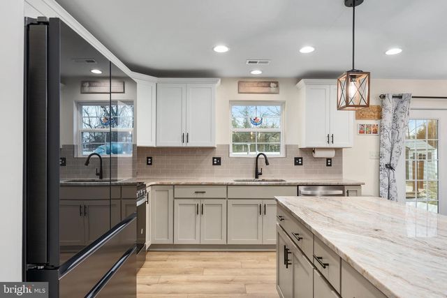 26 CHESTERFIELD RD, New Oxford, PA 17350