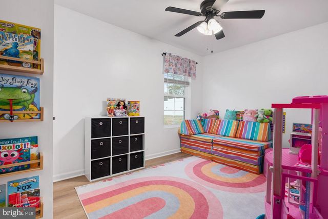 26 CHESTERFIELD RD, New Oxford, PA 17350