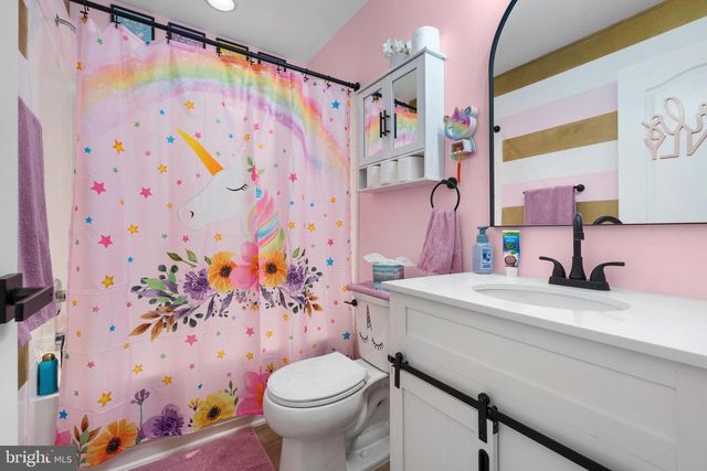 26 CHESTERFIELD RD, New Oxford, PA 17350