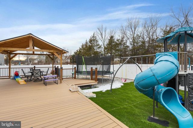 26 CHESTERFIELD RD, New Oxford, PA 17350