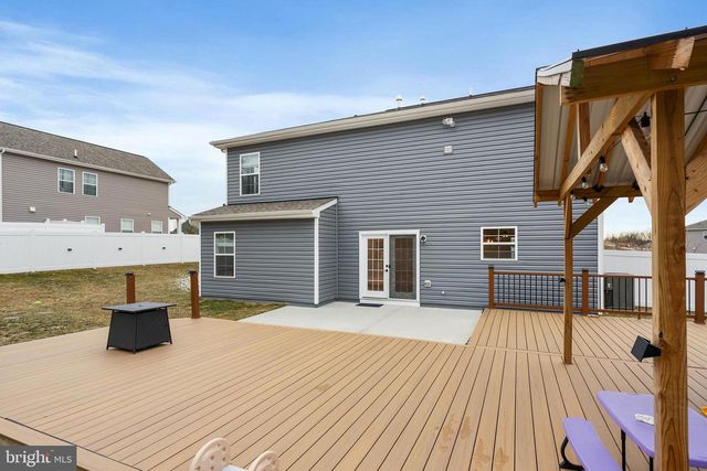 26 CHESTERFIELD RD, New Oxford, PA 17350